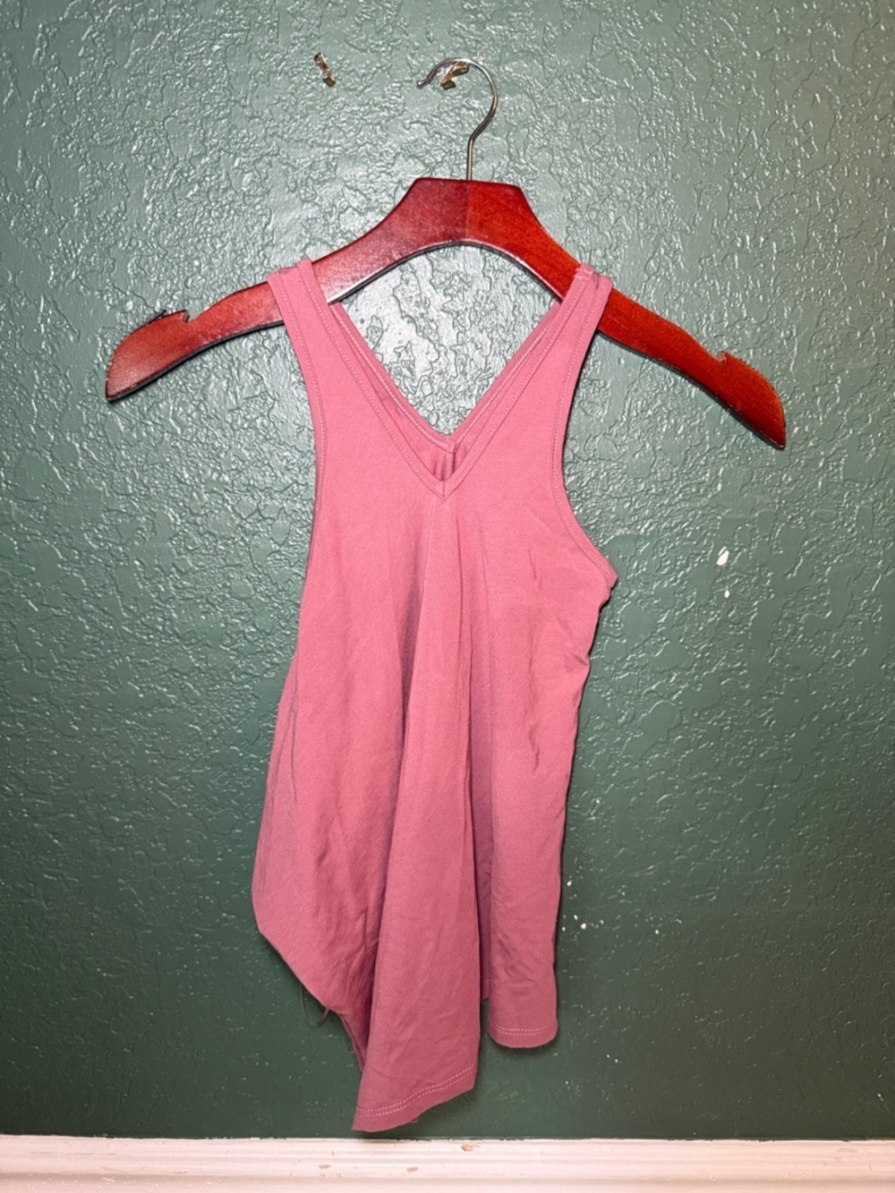 NEW! AQUA Mauve Women’s Sleeveless V-Neck Tank Top Large